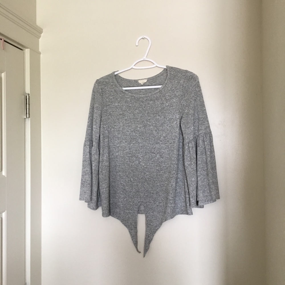Peplum sleeves with tie in front